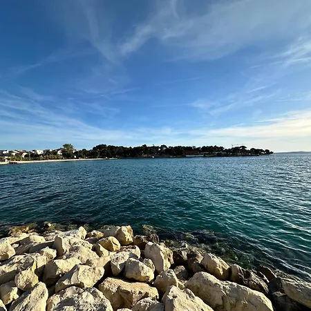 Apartment Studio Apartment Near Beach Petrcane - Quiet & Central - Unit 1