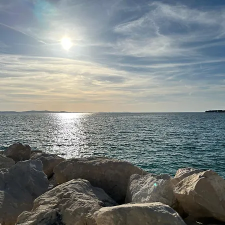 Daire Studio Apartment Near Beach Petrcane - Quiet & Central - Unit 1
