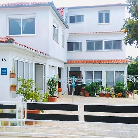 Studio Apartment Near Beach Petrcane - Quiet & Central - Unit 1 * Petrčane
