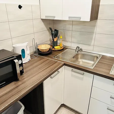 Apartment Studio Apartment Near Beach Petrcane - Quiet & Central - Unit 1
