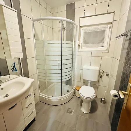 Studio Apartment Near Beach Petrcane - Quiet & Central - Unit 1 Daire *