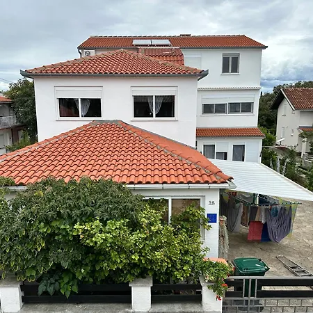 Daire Studio Apartment Near Beach Petrcane - Quiet & Central - Unit 1 Petrčane