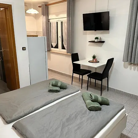 Studio Apartment Near Beach Petrcane - Quiet & Central - Unit 1 Daire *